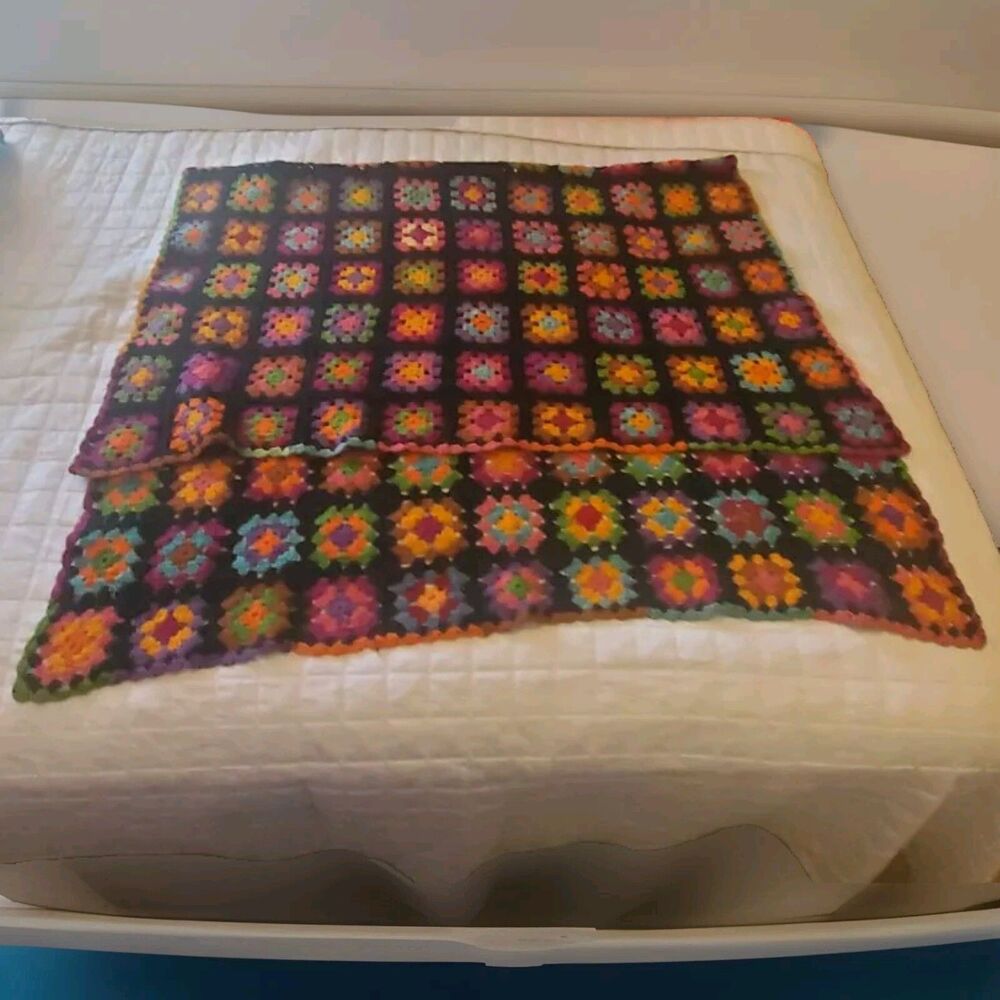 Granny Square Afghan Throw Blanket Black Red Blue Green Handmade Vtg Monogrammed - Picture 4 of 4